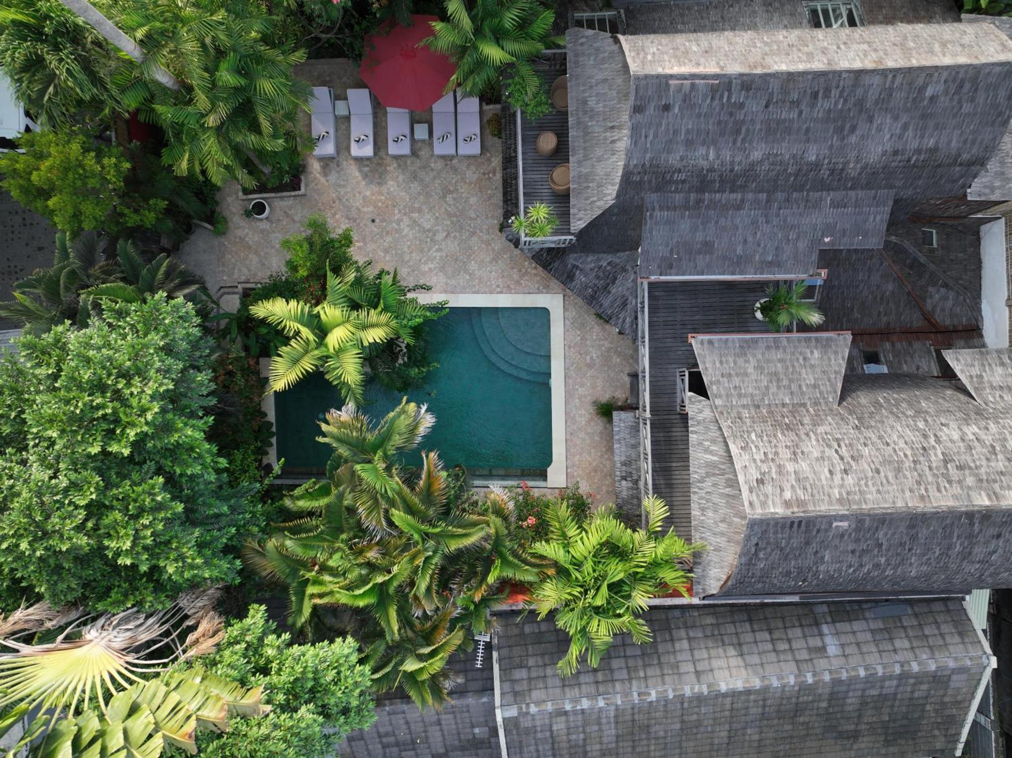 Hangat Seminyak (Bali)